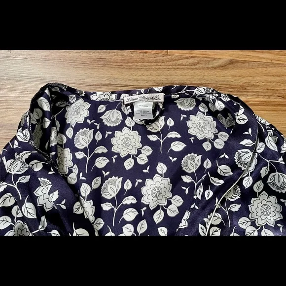 Linea Donatella Silky Soft Navy Blue Floral Robe - like new!!! 🌷 Size Small - Picture 4 of 6